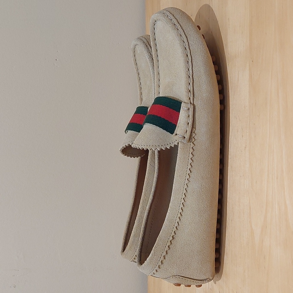 GUCCI Beige Suede Green/Red Strap Loafer Shoes  - Picture 4 of 16